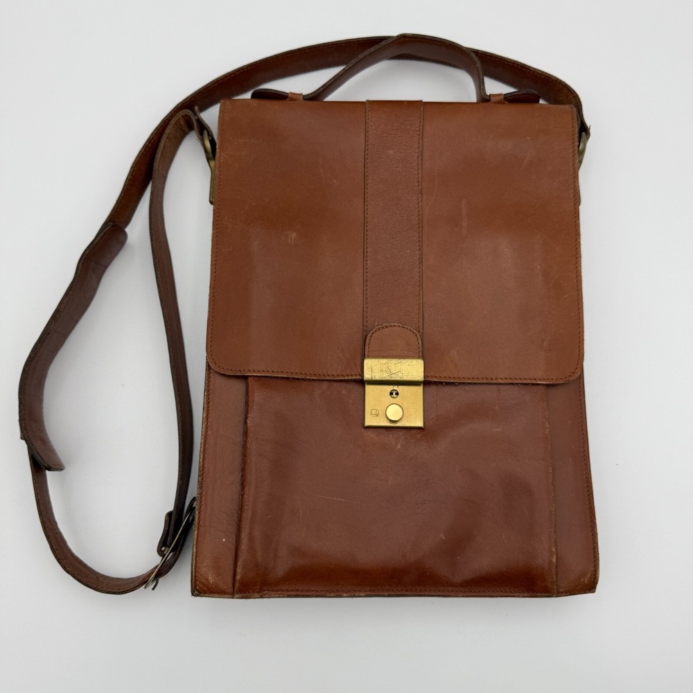 Vintage Astor Bags Crossbody Messenger Bag Brown Leather Classic Minimalist Chic